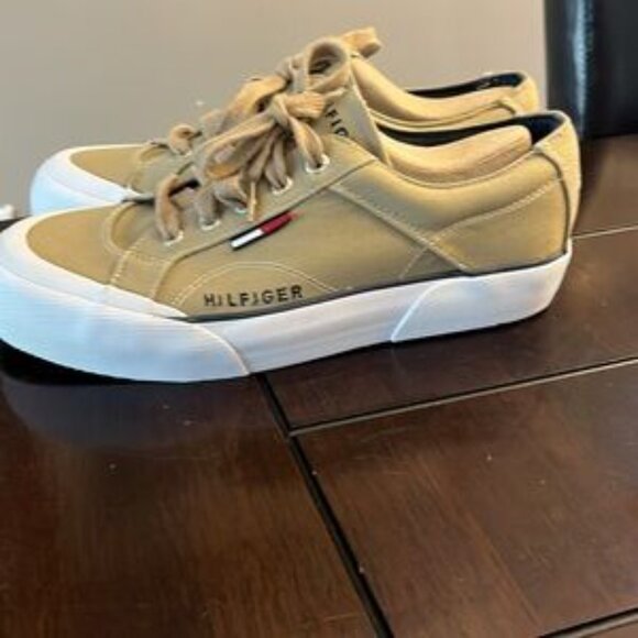 Tommy Hilfiger size 10 Kakis Cavas Sneaker pre owned with flaws - Picture 5 of 5